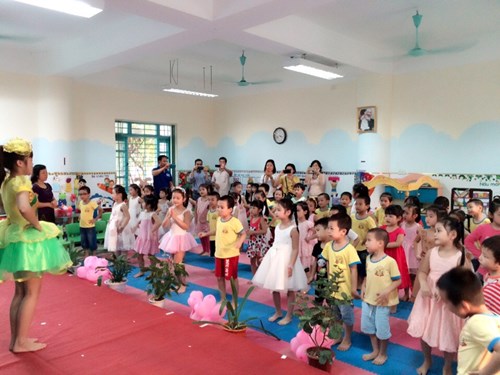 Phụ huynh dự các hoạt động hội giảng chào mừng ngày Nhà giáo Việt Nam 20/11 của trường mầm non Hoa Mai